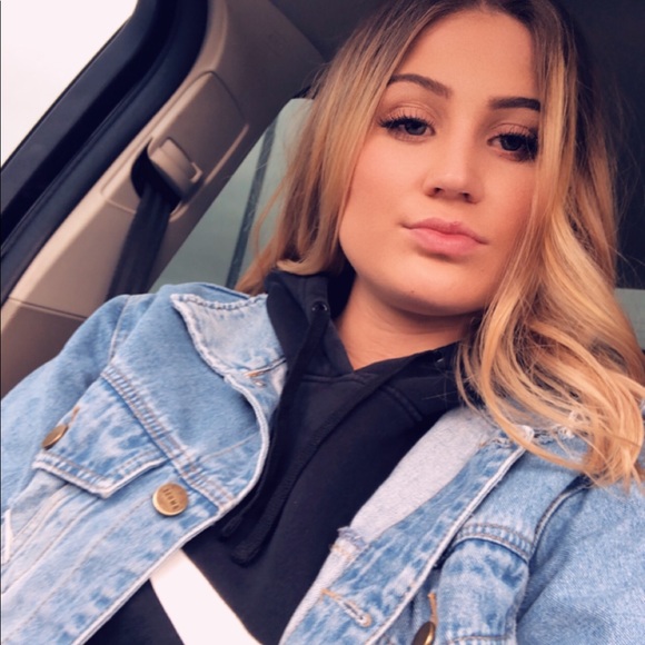 Meet your Posher, Tori - Picture 1 of 1